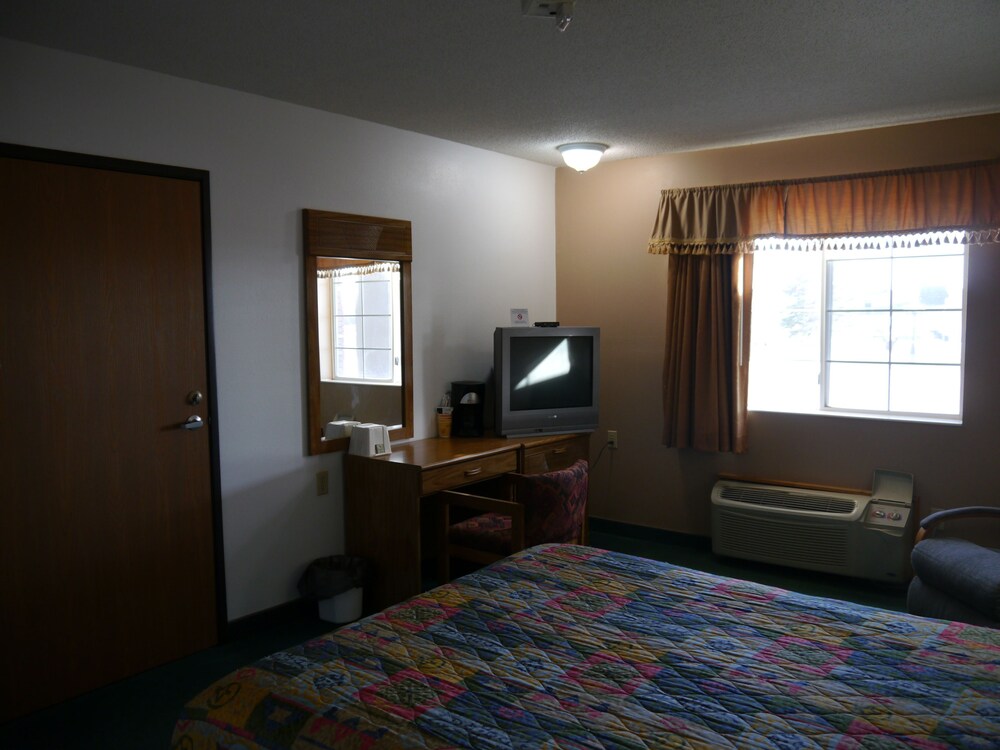 Westwood Inn Suites Kimball - photo 7