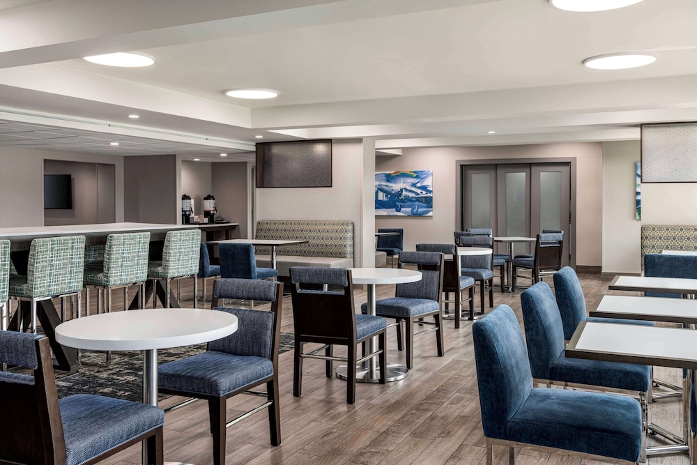 Hampton Inn Chicago O'Hare International Airport - photo 30