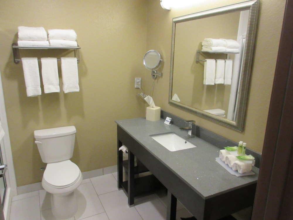 Holiday Inn Express & Suites Butler by IHG - photo 7