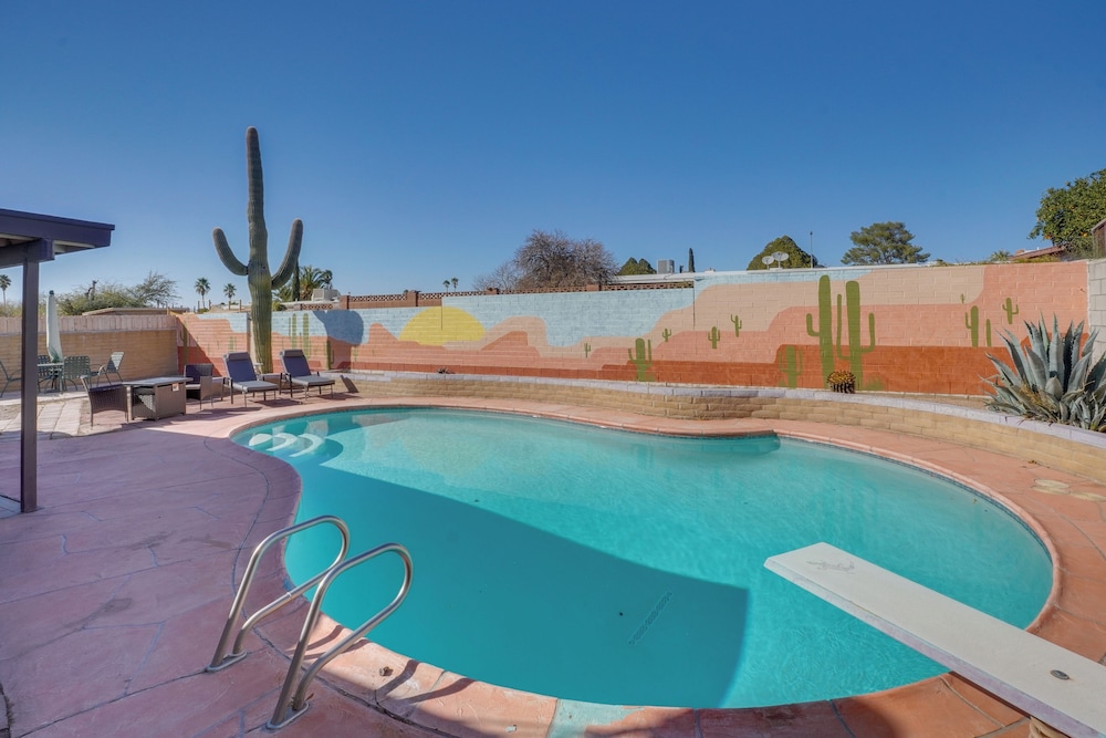 5 Mi to Saguaro National Park: Desert Gem w Pool in Tucson, United States