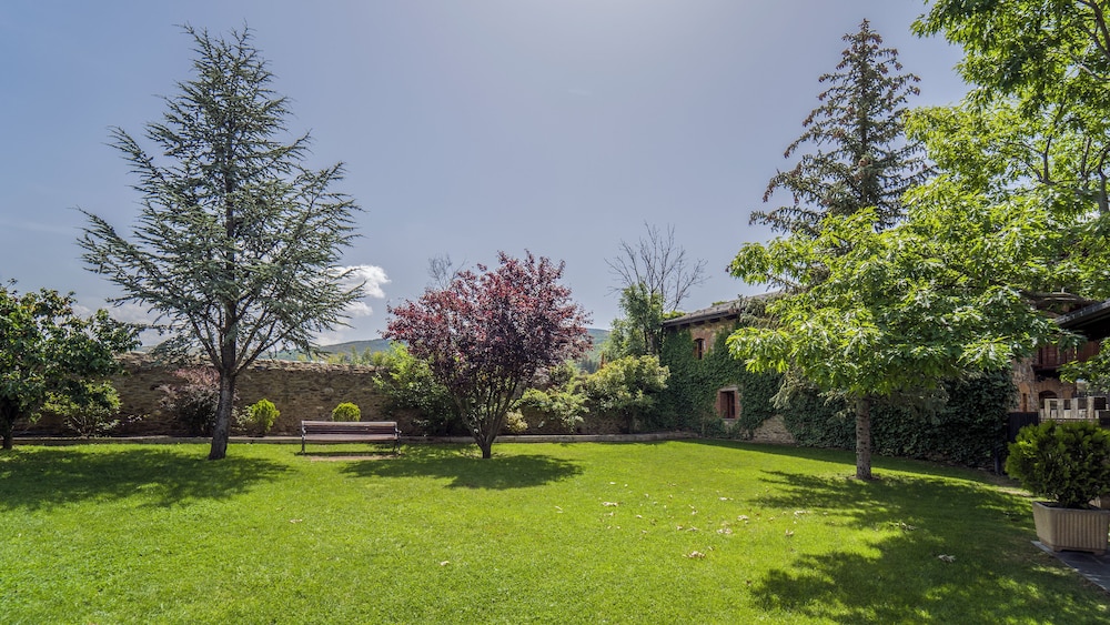 Fonda dels Pics - carbon neutral hotel in Avia