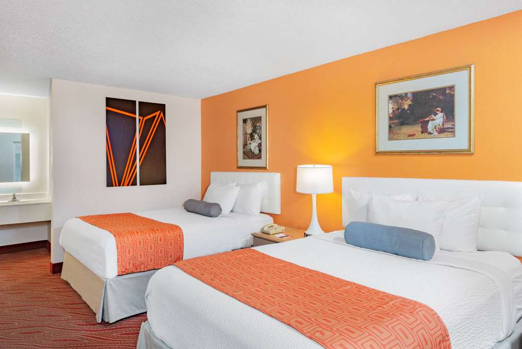 Howard Johnson by Wyndham Staunton - photo 26