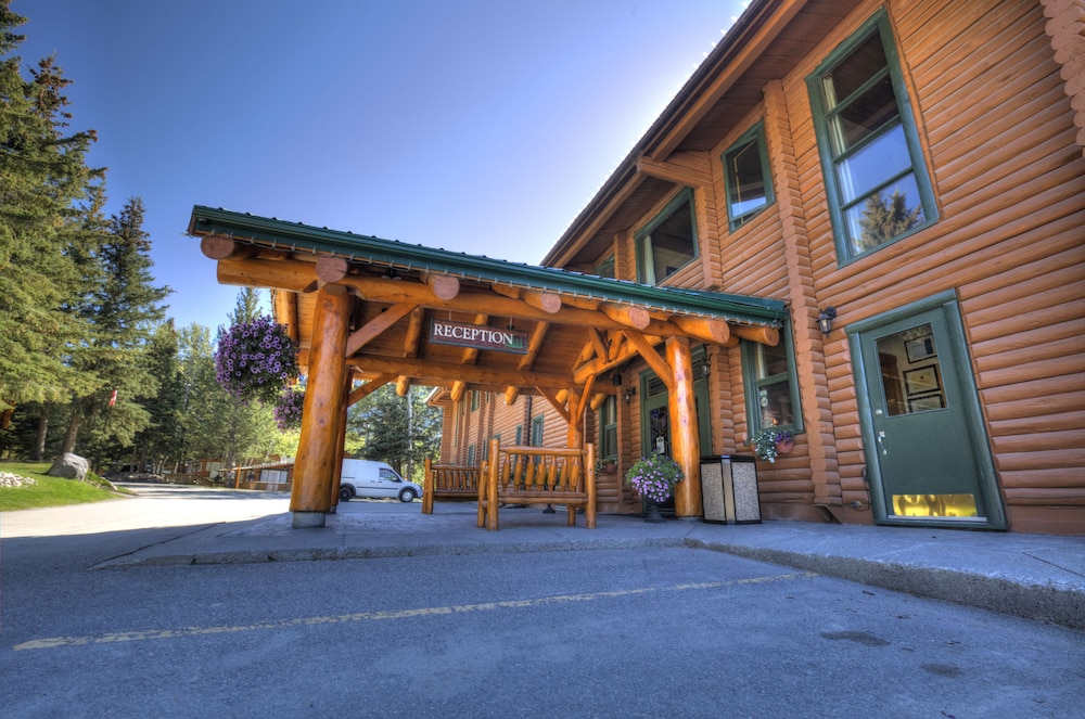 Overlander Mountain Lodge — Hinton — photo 4