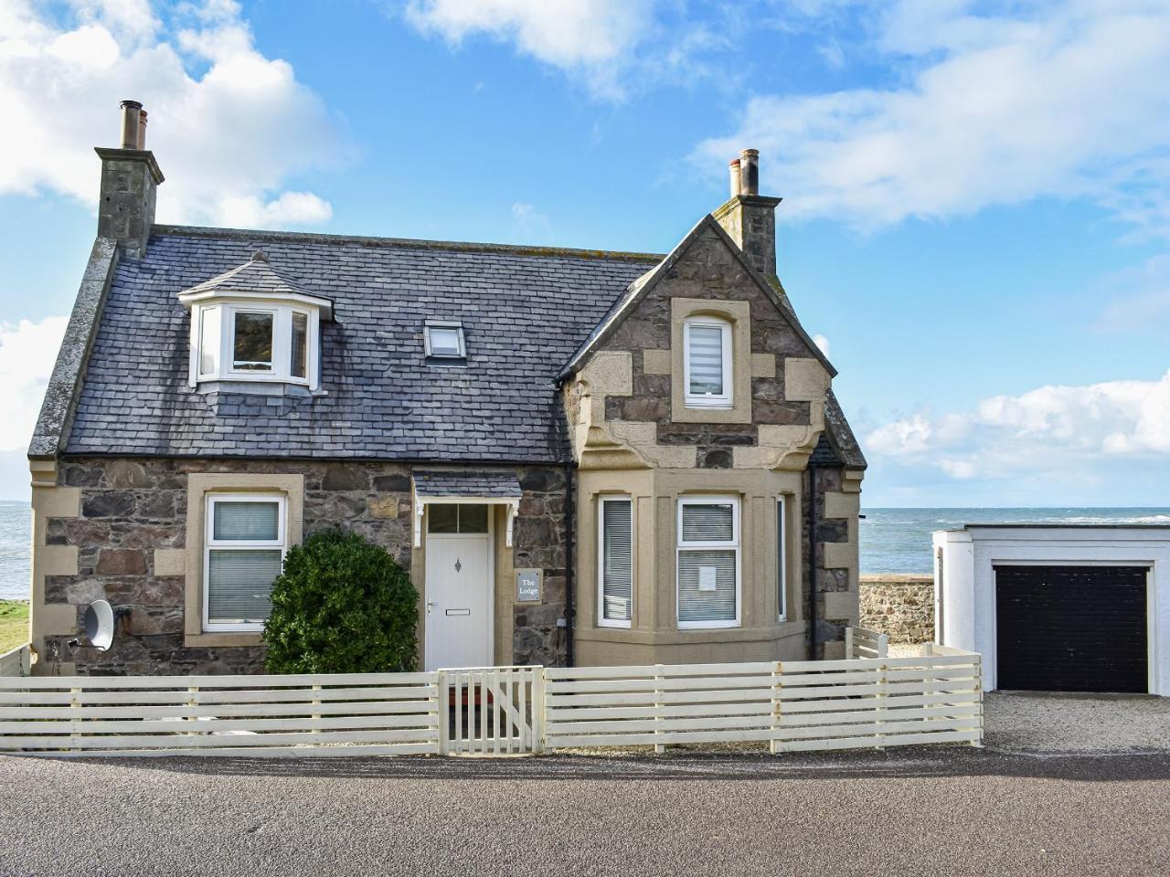 Strathlene Lodge — 4-Star Luxury Hotel in Buckie, United Kingdom