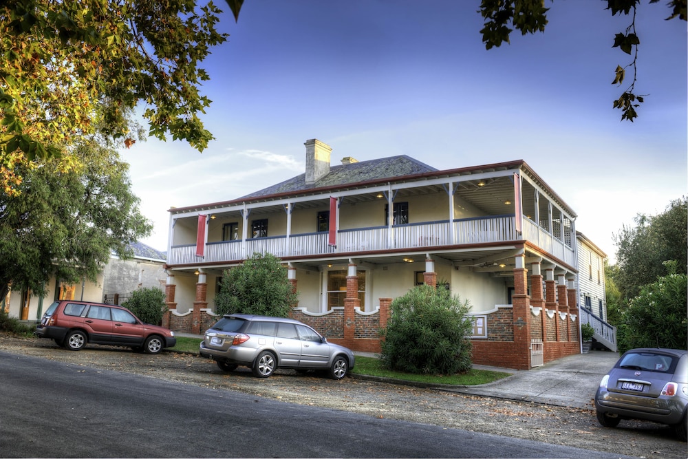 Athelstane House — 4-Star Luxury Hotel in Queenscliff, Australia