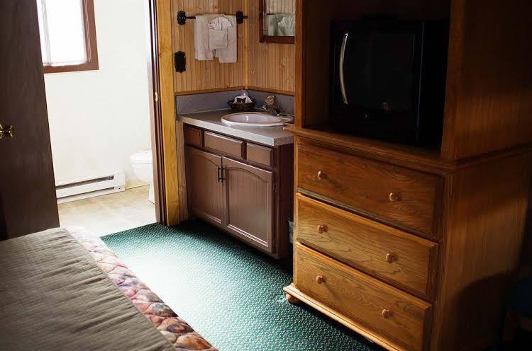 El Rancho Motel - photo 9