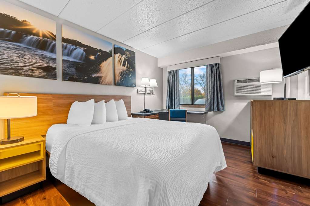 Days Inn by Wyndham Sioux Falls Empire - photo 12