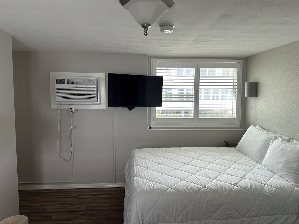 Vineyard Harbor Motel Private Beach - photo 116
