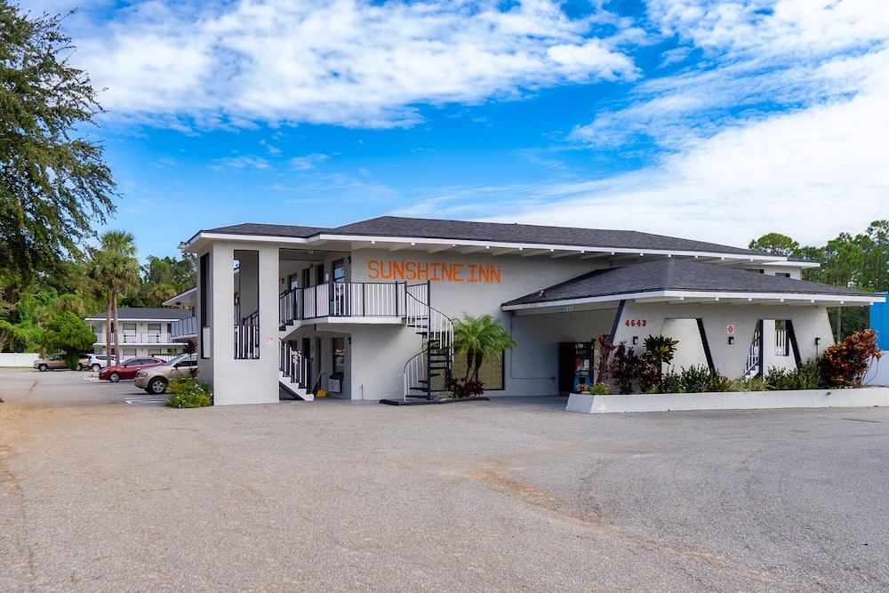 Sunshine Inn - photo 32
