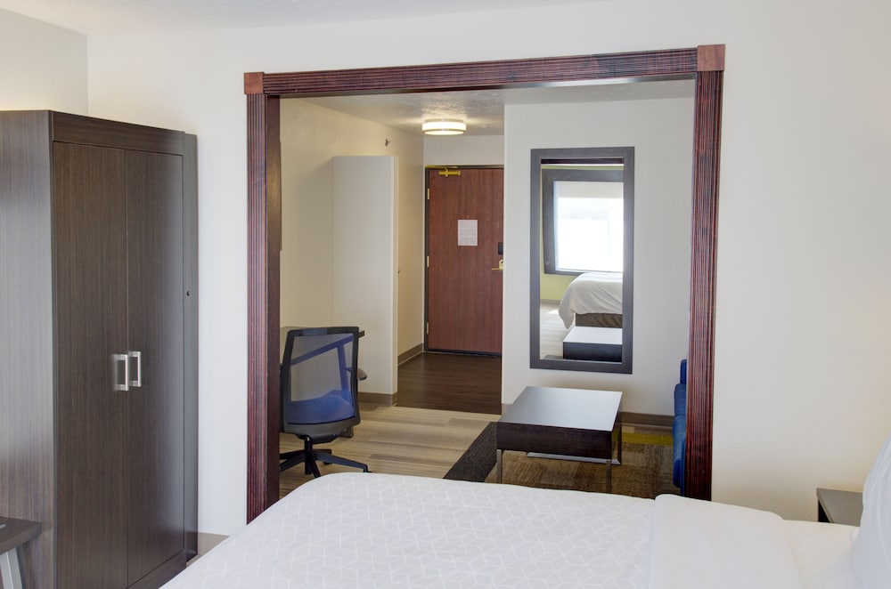 Holiday Inn Express Hotel & Suites Le Mars by IHG - photo 9