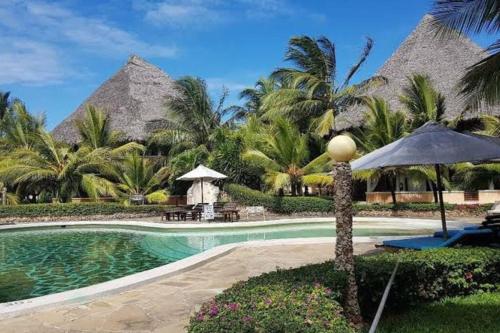 Tembo 2 Beach cottage with Pool & Spa — 4-Star Luxury Hotel in Malindi, Kenya