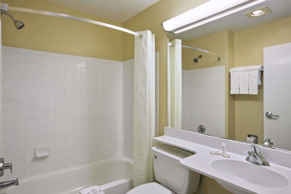 Microtel Inn & Suites by Wyndham Baton Rouge - photo 19