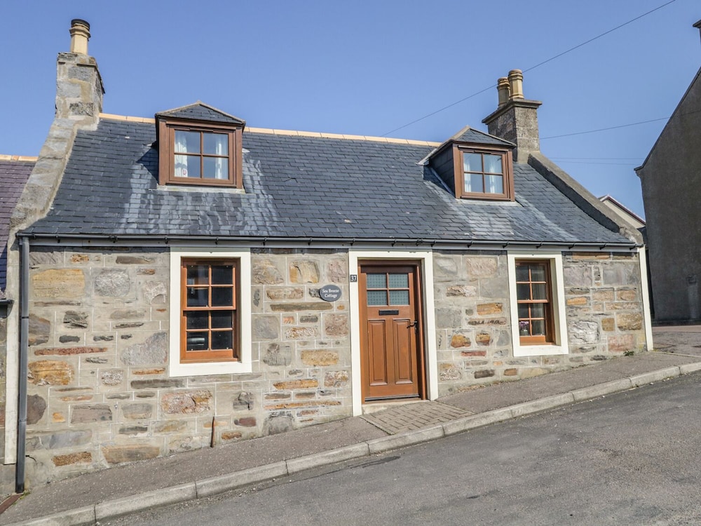 Sea Breeze Cottage — 4-Star Luxury Hotel in Buckie, United Kingdom