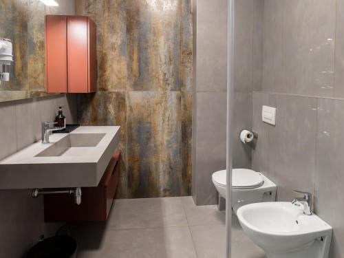 Iside Private Garage 15 Minutes To Como — 4-Star Luxury Hotel in Montano Lucino, Italy