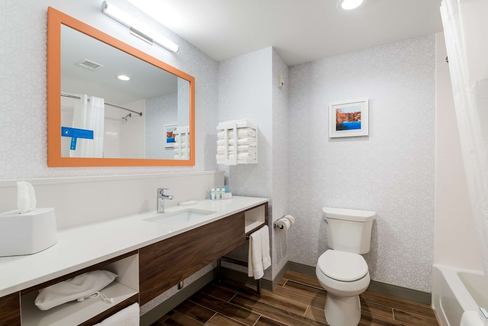 Hampton Inn Batesville - photo 19