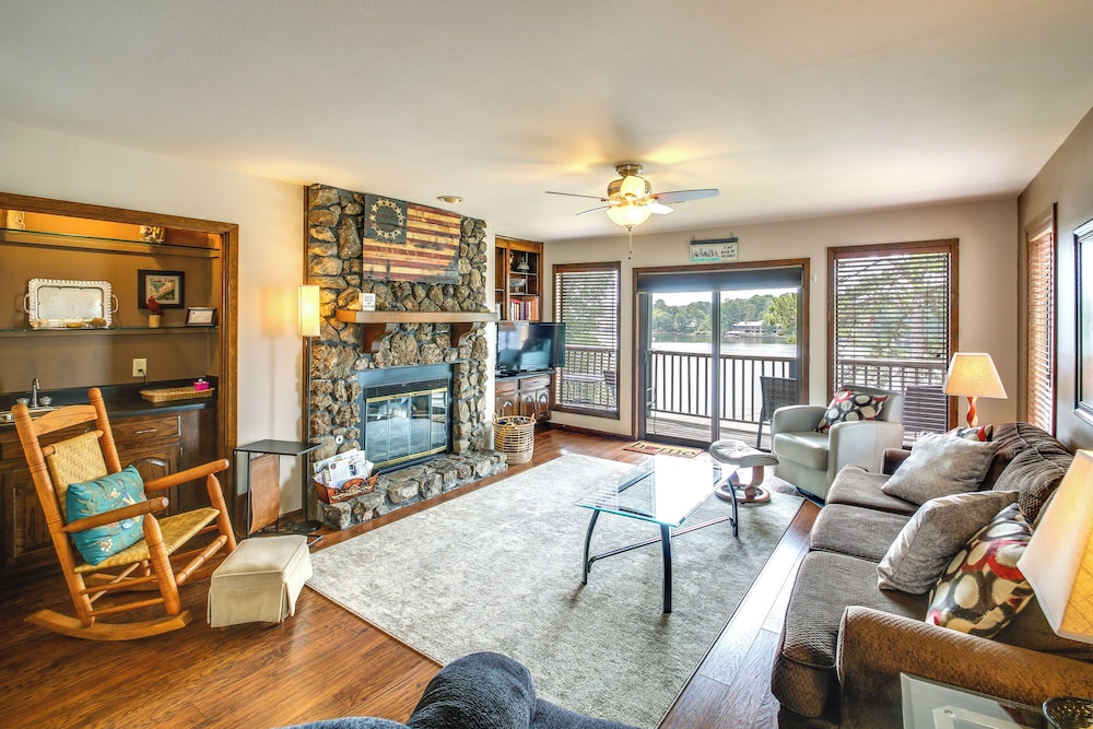 5 Mi to Casino: Waterfront Condo in Hot Springs - photo 3