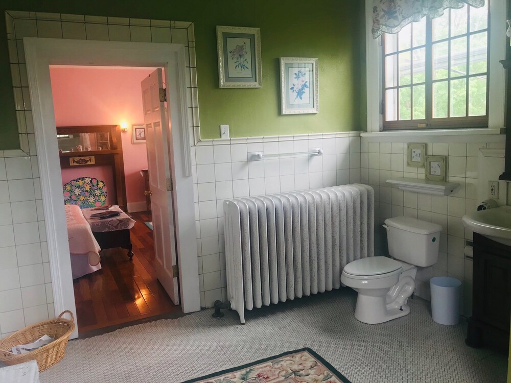 Six Acres Bed & Breakfast - photo 23