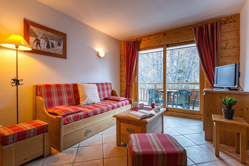 Skissim Premium Résidence Le Hameau du Rocher Blanc Saint Chaffrey — 4-Star Luxury Hotel in Saint-Chaffrey, France