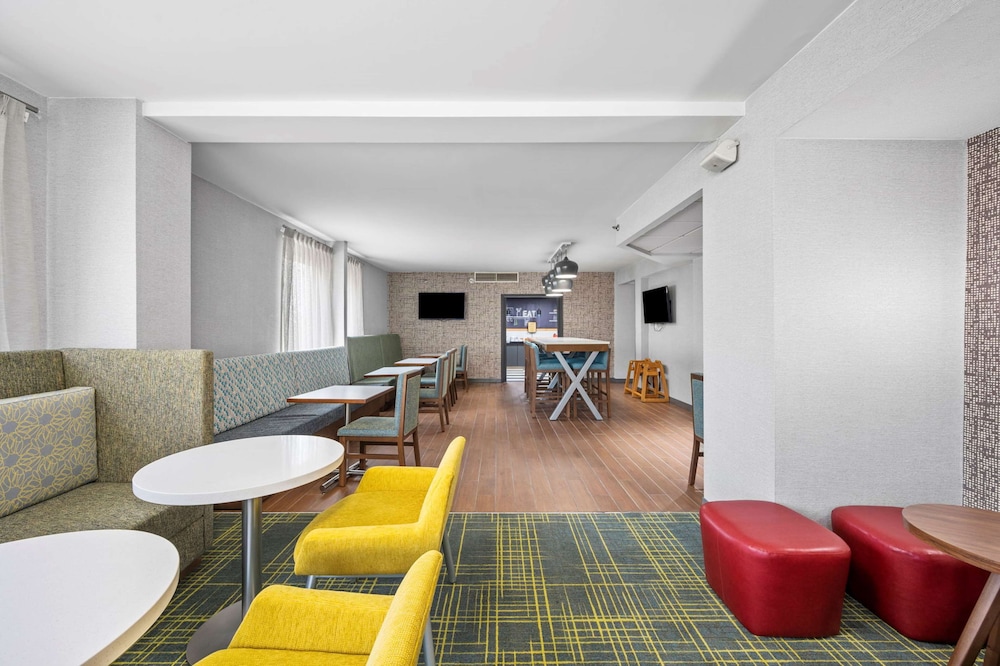 Hampton Inn Cleveland Westlake - photo 30