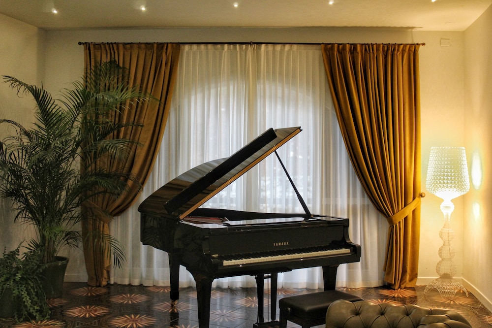 Villa Jasmine — 4-Star Luxury Hotel in Arcugnano-Torri, Italy