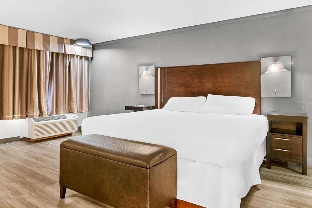 Rodeway Inn & Suites Saginaw I 675 - photo 21