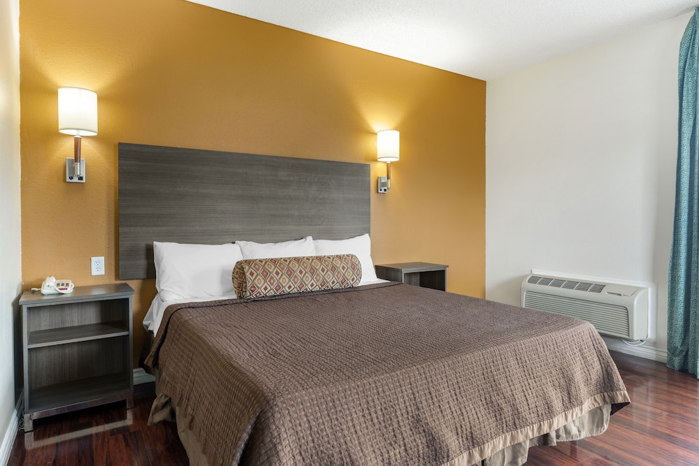 Riverside Inn & Suites - photo 9