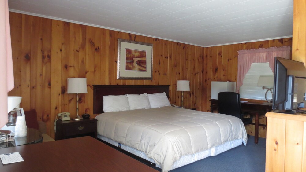 The Villager Motel - photo 20