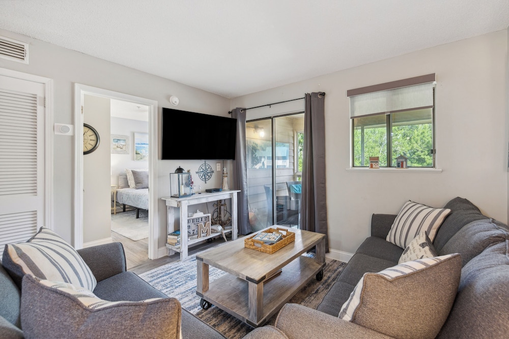 Coastal Luxe Villa By The Beach — 4-Star Luxury Hotel in Hilton Head Island, United States
