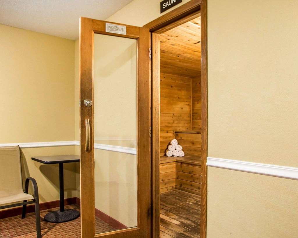 Quality Inn & Suites Davenport near I 80 - photo 27