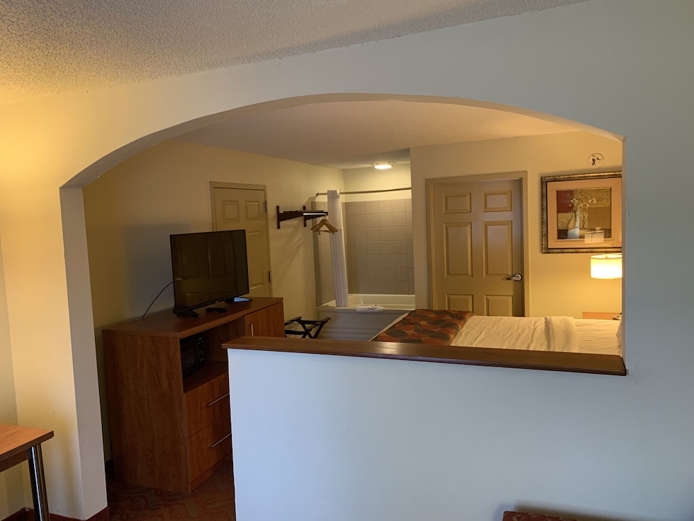Baymont by Wyndham Cave City - photo 16