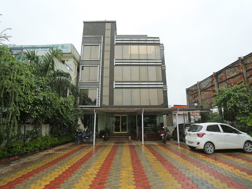 Fabhotel Kenil Star in Dehra Dun, India