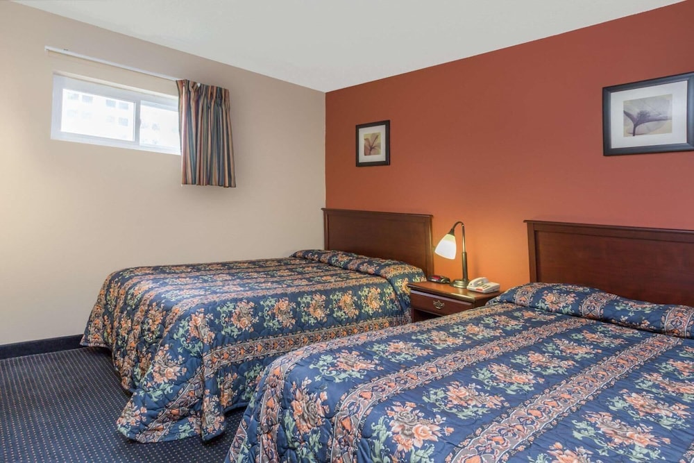 Breeze Inn & Suites - photo 6