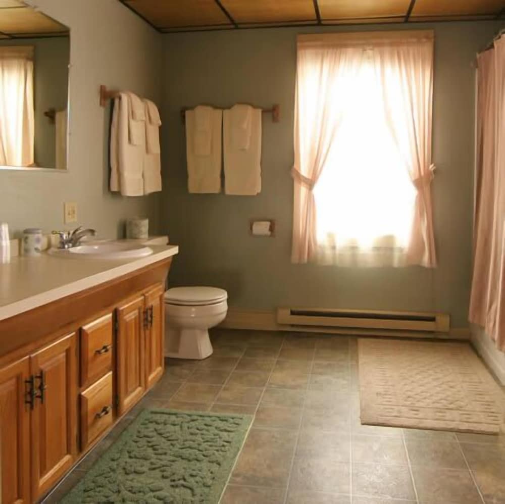 Crestmont Inn - photo 33