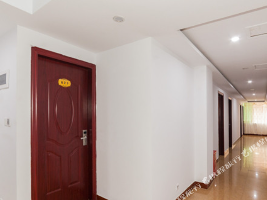 Qitian Express Hotel in Fengshan, People's Republic of China