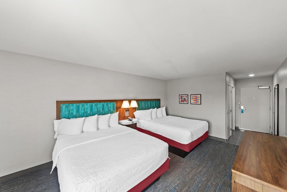 Hampton Inn North Platte - photo 8