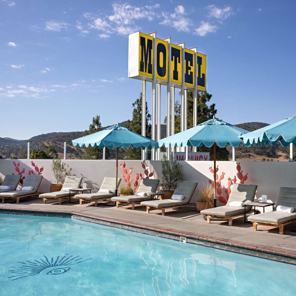 Skyview Hotel 21 & Over Pool — hotel in Los Alamos
