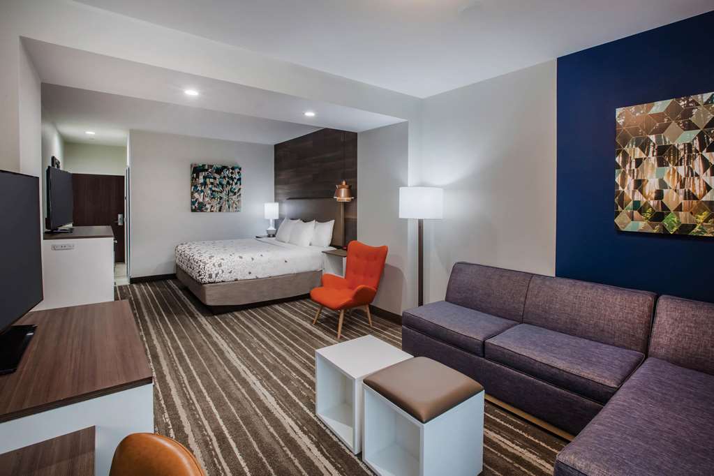 La Quinta Inn & Suites by Wyndham Owasso - photo 23