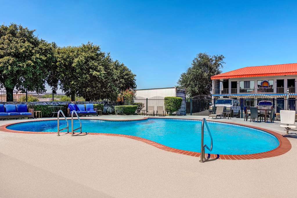 Days Inn by Wyndham South Fort Worth - photo 8