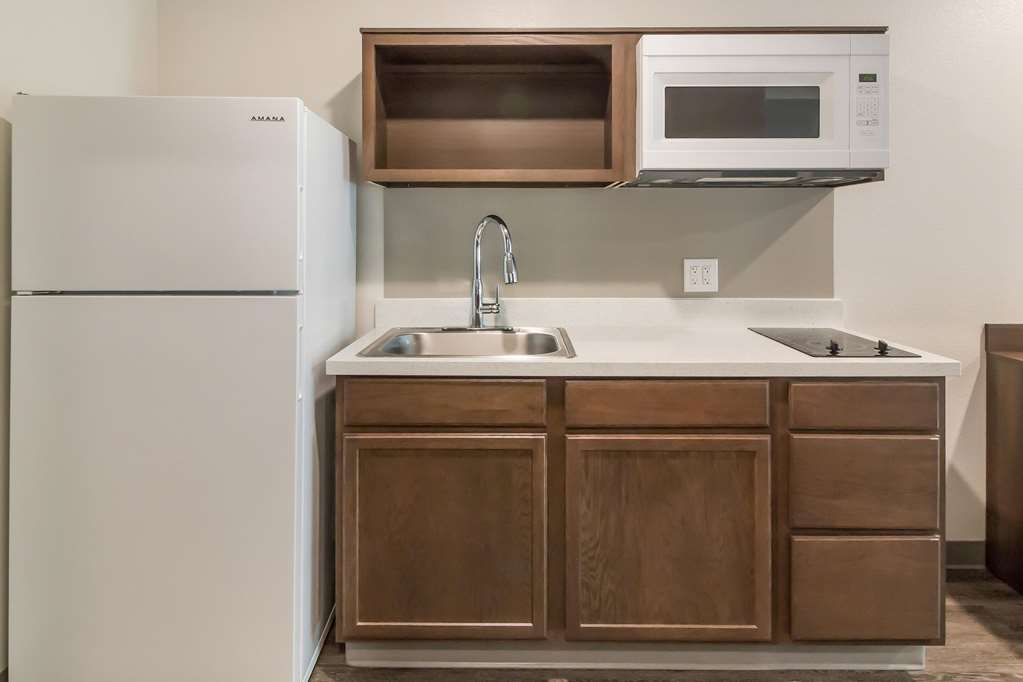 WoodSpring Suites Lake Jackson - photo 10