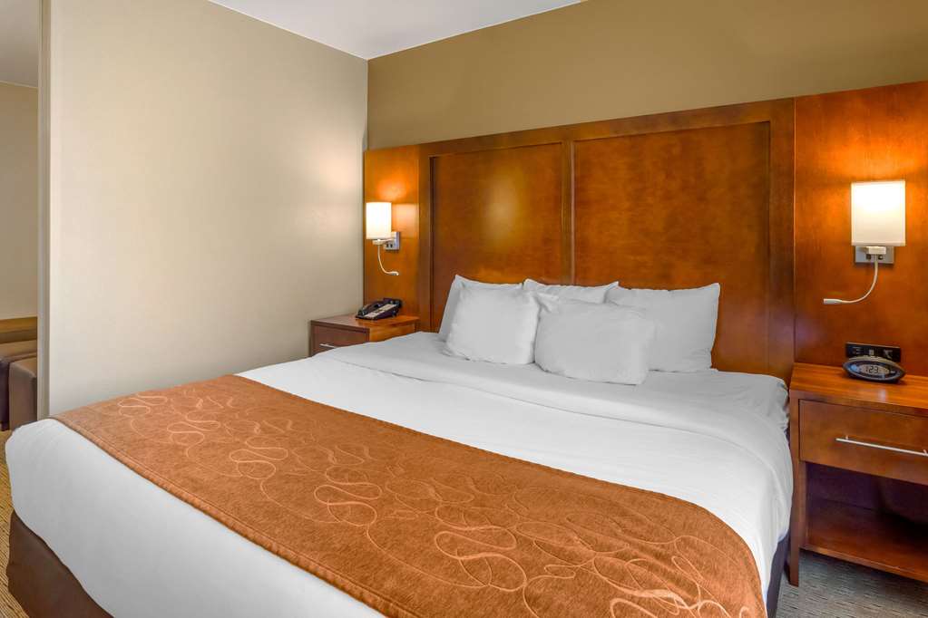 Comfort Suites Burlington - photo 16