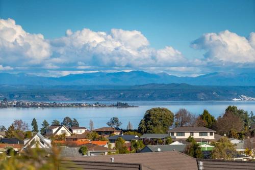 View from the Top Spa Pool Lake & Mountain Views Close to Town in Taupo, New Zealand