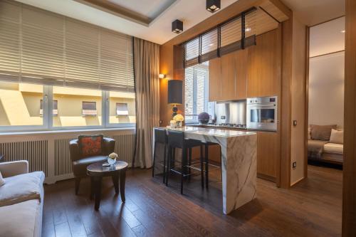 Ponte Vecchio Charming Apartment — 4-Star Luxury Hotel in Florence, Italy