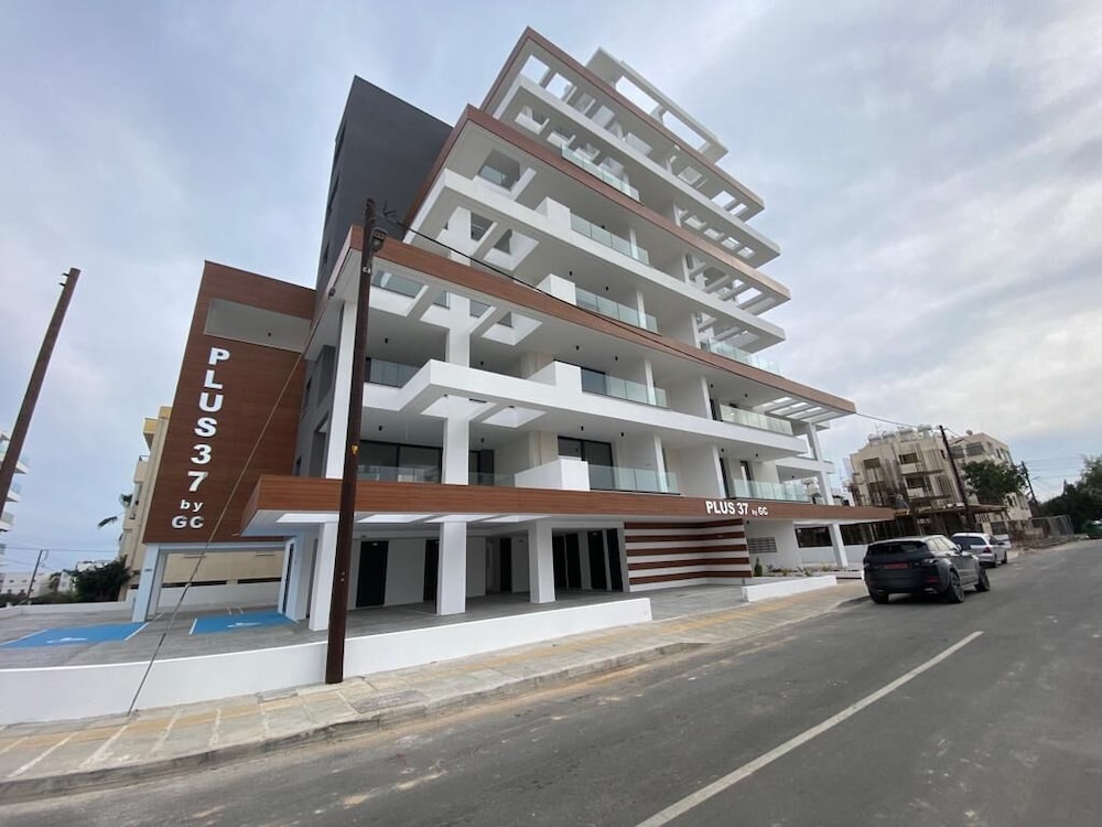 Beachcomber 2 BR Apartment in Larnaca — 4-Star Luxury Hotel in Larnaca, Cyprus
