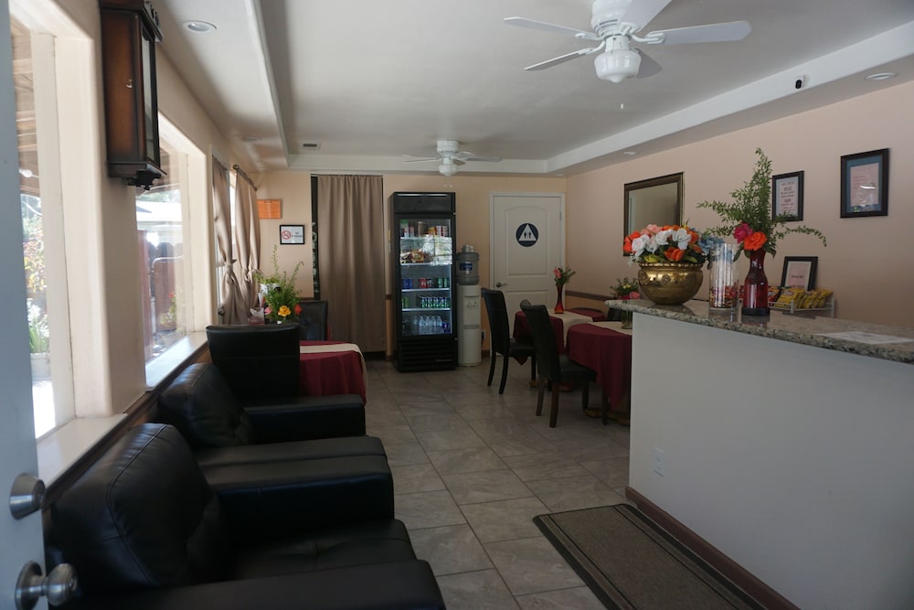 Blue Gum Motel - photo 5