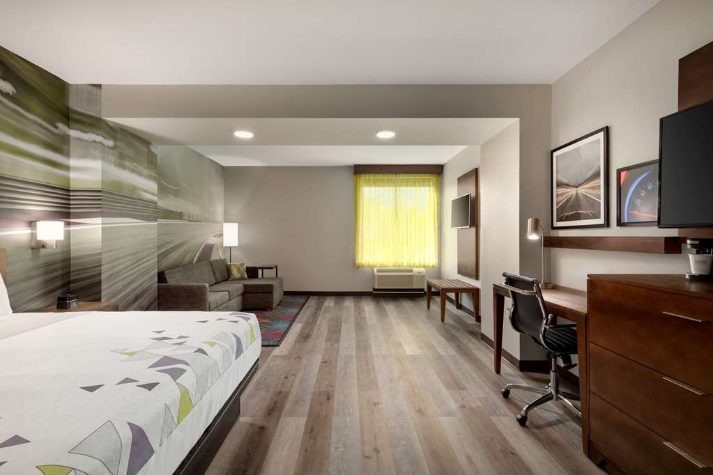La Quinta Inn & Suites by Wyndham Braselton - photo 45