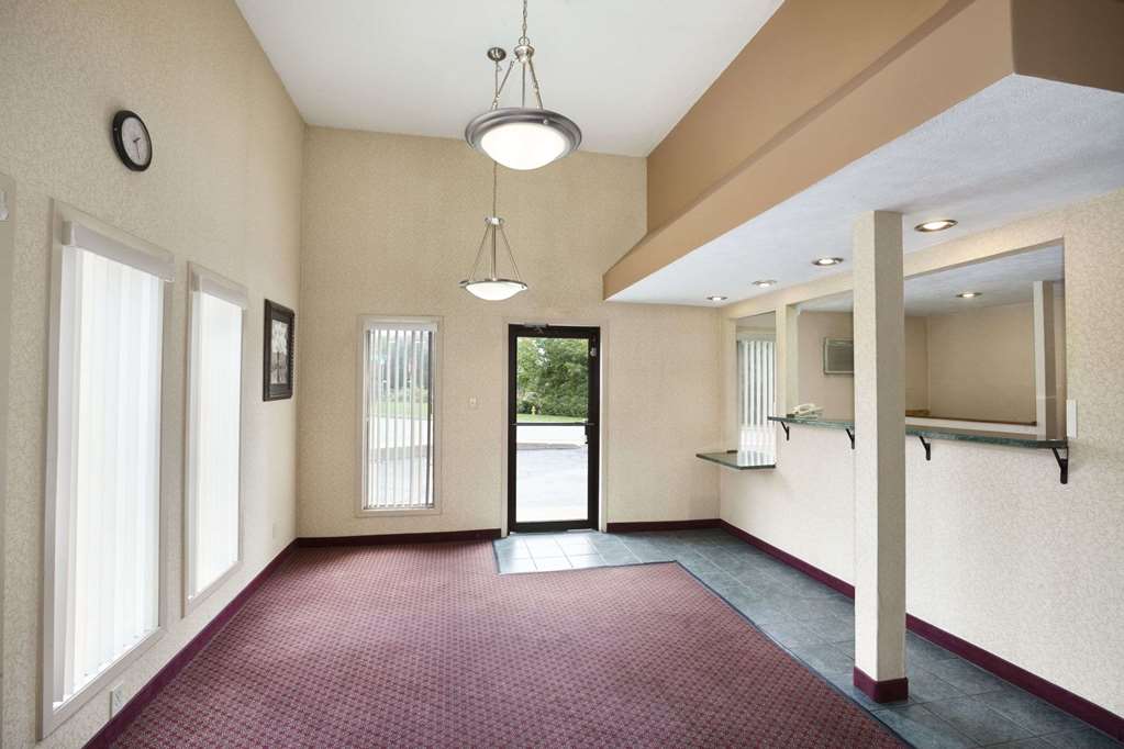 Travelodge by Wyndham La Porte Michigan City Area - photo 3