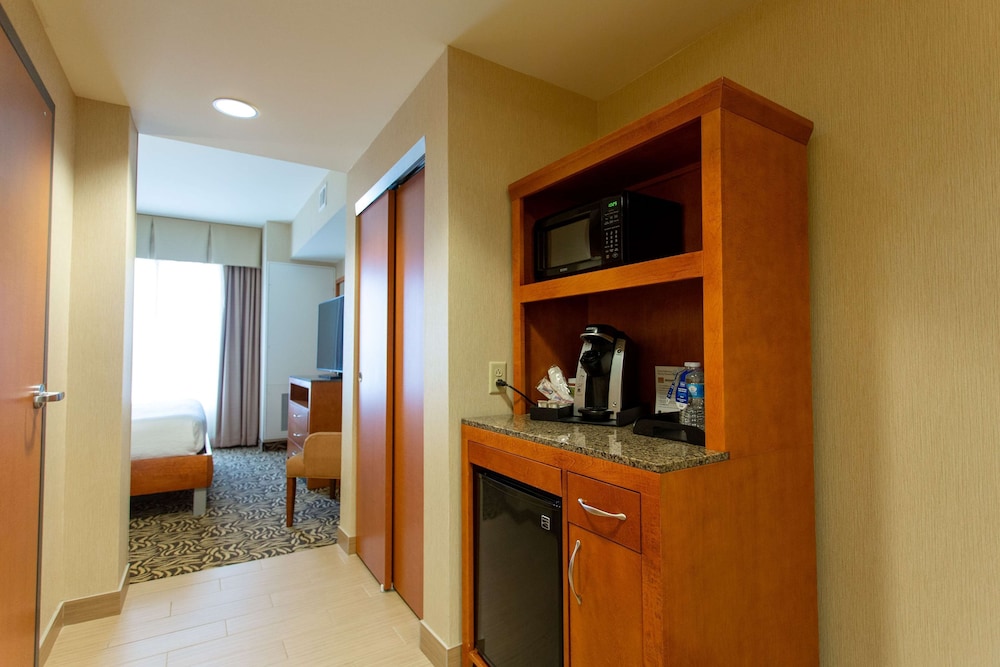 Hilton Garden Inn Cedar Falls - photo 21