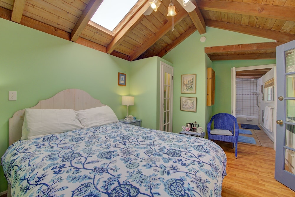 Secret Garden Inn and Cottages - photo 56