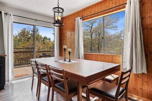 Newly Remodeled Pet Friendly Strawberry Cabin — Pine — photo 2