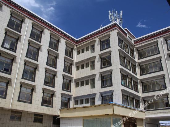 Ease Hotel - carbon neutral hotel in Rikaze
